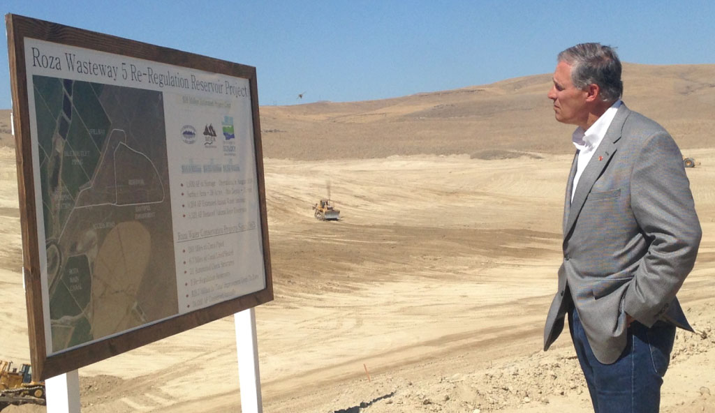 Gov Inslee visiting the Roza Irrigation District in Yakima Valley 